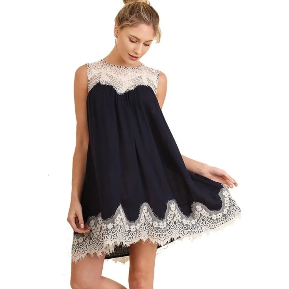 Umgee Navy Dress‎ with Lace Hem and Neckline Keyhole Size Small